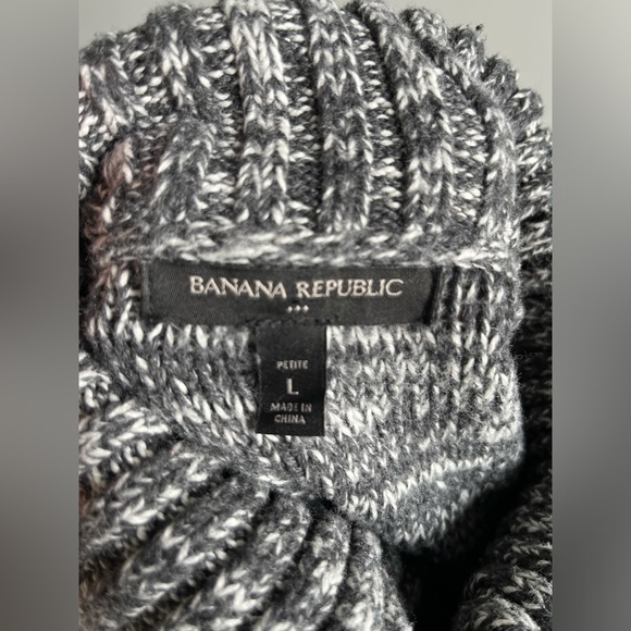 BANANA REPUBLIC Gray & white turtleneck sweater, women’s sz L - Picture 3 of 3
